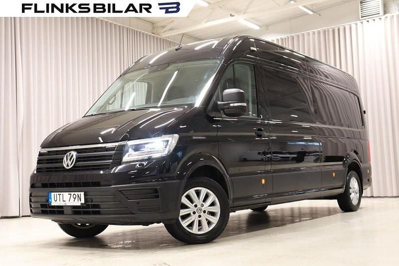 Svart (deep black pärleffekt) Begagnad 2021 VW Crafter Van | 549 900 kr (Dyr) - Bild 1/4