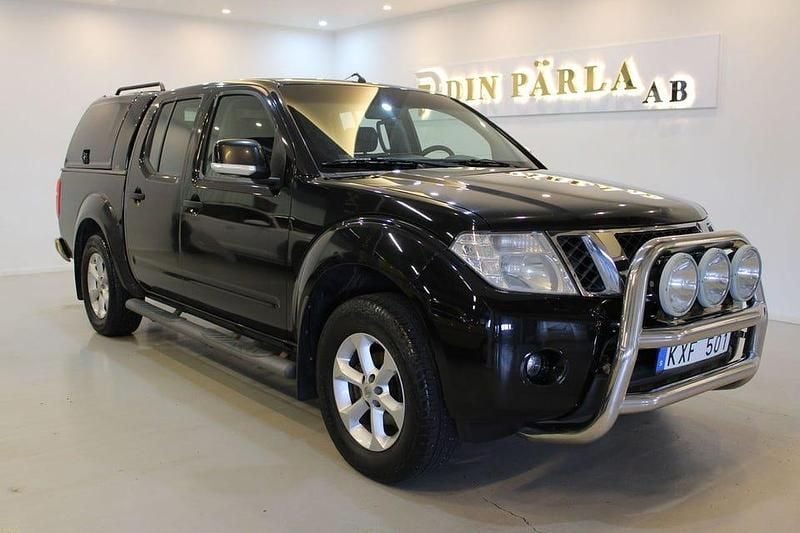 Svart Begagnad 2011 Nissan Navara Pickup | 64 900 kr (Marknadspris) - Bild 1/4