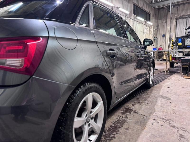 Begagnad Audi A1 Sportback 86 HK (63 kW) 2014 Metallic Halvkombi