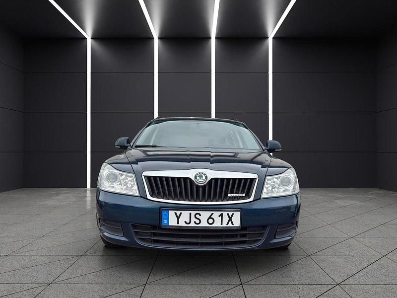 Blå Begagnad 2013 Skoda Octavia Ambiente Kombi | 39 999 kr (Superpris) - Bild 1/4