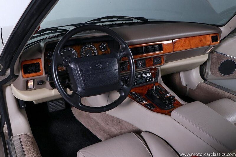 Begagnad Jaguar XJS 1993 Röd metallic Cab