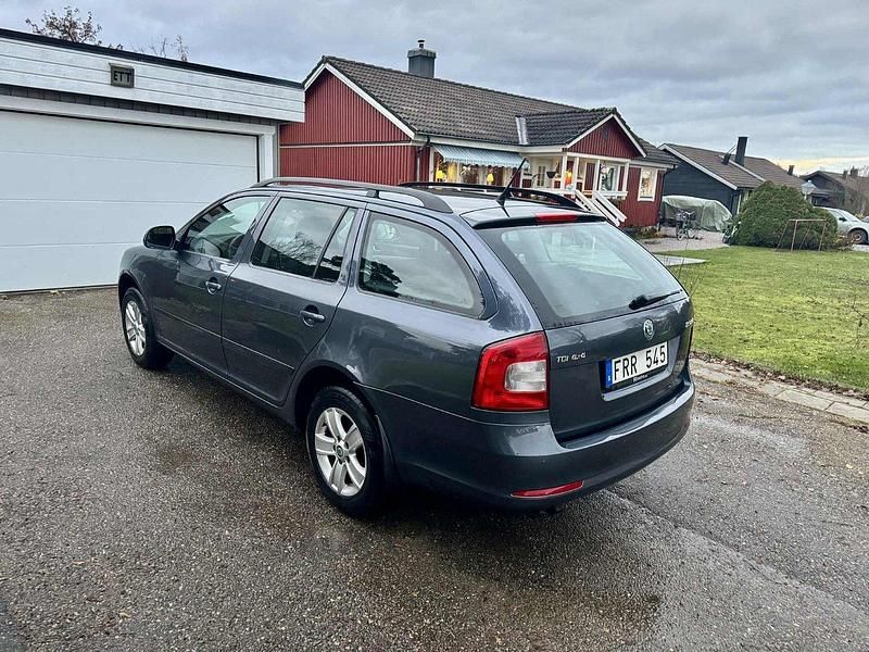 Grå Begagnad 2012 Skoda Octavia Kombi | 67 000 kr (Superpris) - Bild 1/2