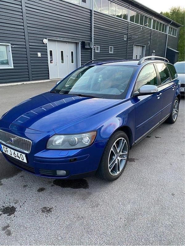Blå Begagnad 2007 Volvo V50 Momentum Kombi | 32 500 kr (Bra pris) - Bild 1/4