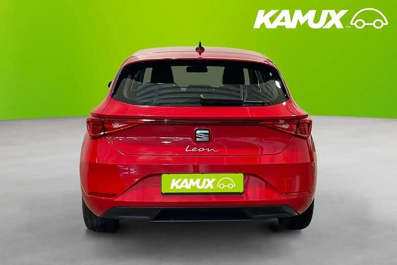 Begagnad Seat Leon Style 110 HK (80 kW) 2022 Röd Halvkombi
