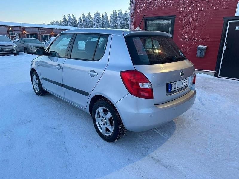 Begagnad Skoda Fabia Elegance 90 HK (66 kW) 2012 Silver