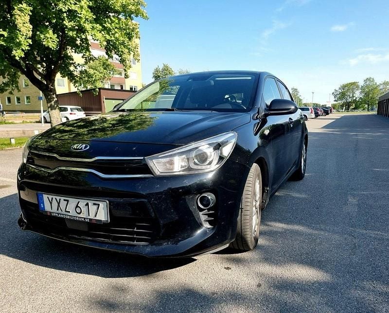 Svart Begagnad 2018 Kia Rio 2 Halvkombi | 85 000 kr (Bra pris) - Bild 1/4