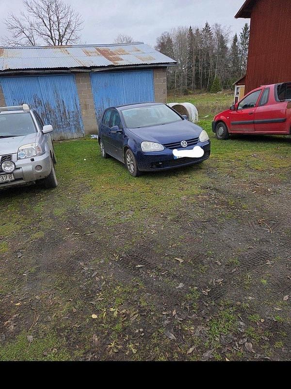 Blå Begagnad 2007 VW Golf V Trendline Halvkombi | 15 000 kr (Superpris) - Bild 1/4