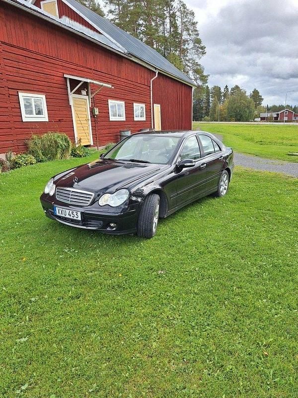 Svart Begagnad 2006 Mercedes C180 Classic Sedan | 29 000 kr (Marknadspris) - Bild 1/4