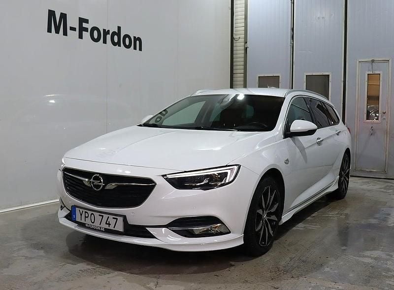 Vit Begagnad 2018 Opel Insignia OPC Kombi | 189 900 kr (Lite dyr) - Bild 1/4