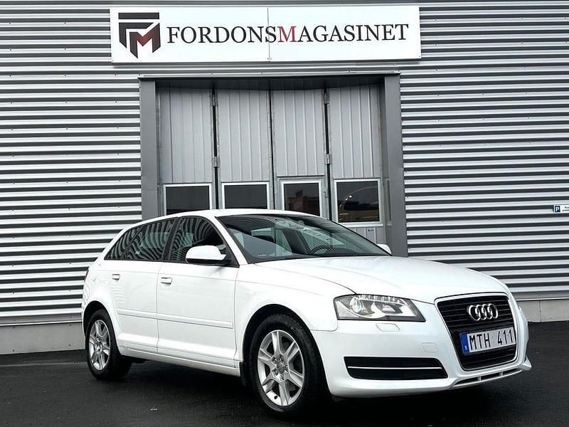 Vit Begagnad 2012 Audi A3 Sportback Halvkombi | 84 800 kr (Marknadspris) - Bild 1/4