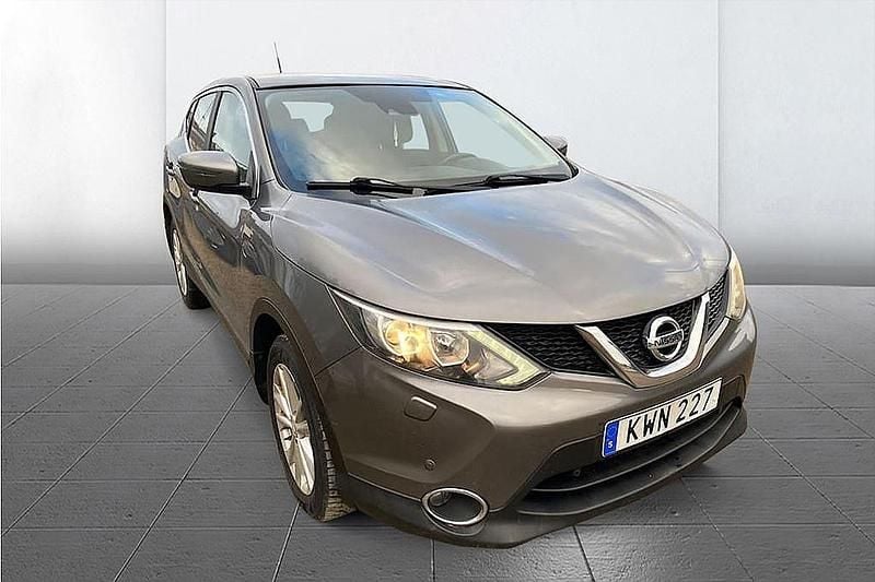 Grå Begagnad 2015 Nissan Qashqai Acenta SUV | 119 900 kr (Marknadspris) - Bild 1/3