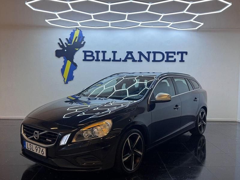 Svart Begagnad 2011 Volvo V60 R-Design Kombi | 74 900 kr (Marknadspris) - Bild 1/4