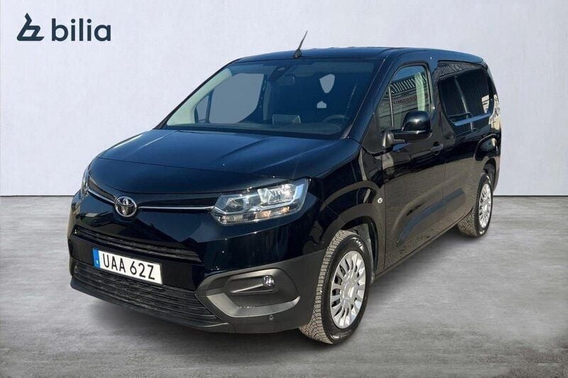 Svart Begagnad 2023 Toyota Proace City Van | 314 900 kr (Marknadspris) - Bild 1/3