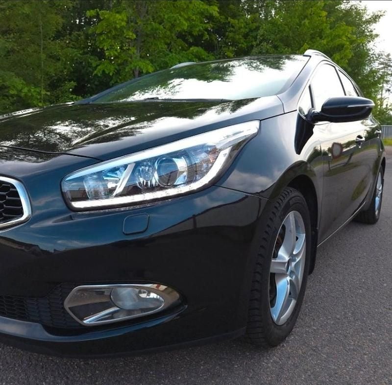 Begagnad Kia Ceed Sportswagon Comfort 128 HK (94 kW) 2014 Svart Kombi