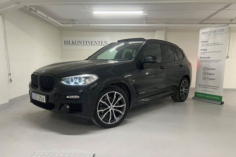 Svart Begagnad 2018 BMW X3 M Sport SUV | 308 900 kr (Marknadspris) - Bild 1/4