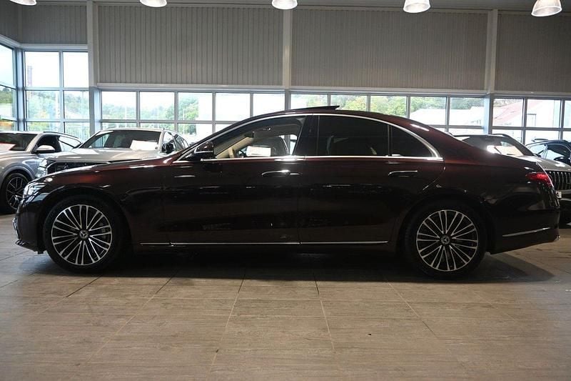 Begagnad Mercedes S500 436 HK (320 kW) 2021 Mörkröd Sedan