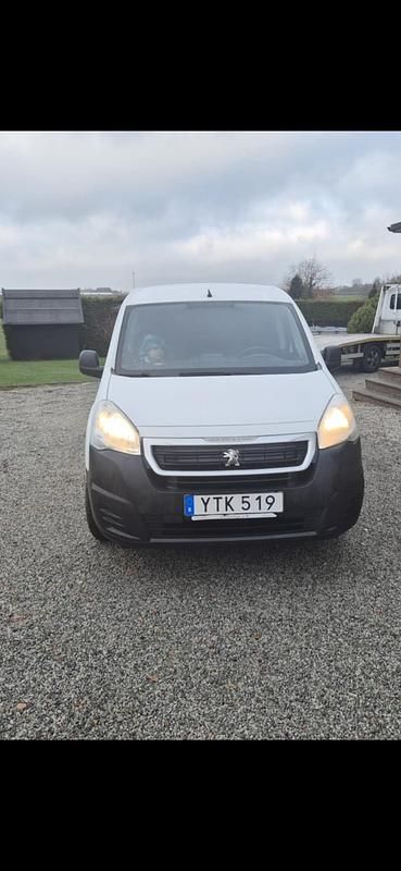 Begagnad 2017 Peugeot Partner Minibuss | 69 500 kr (Marknadspris) - Bild 1/4