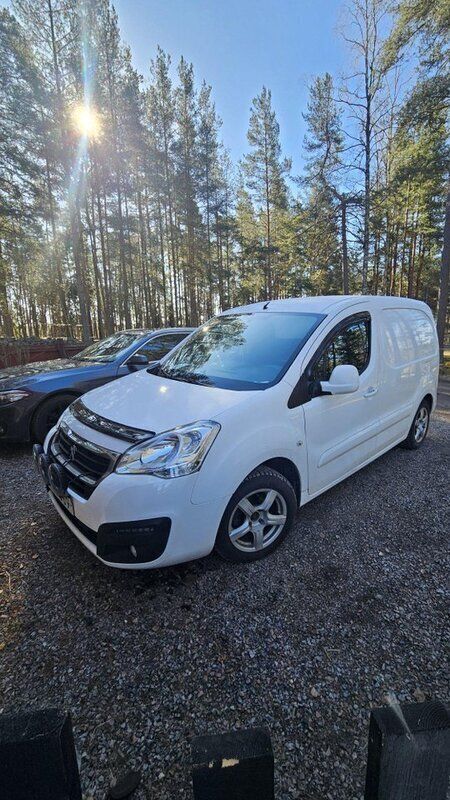 Vit Begagnad 2016 Peugeot Partner Minibuss | 45 000 kr (Superpris) - Bild 1/1