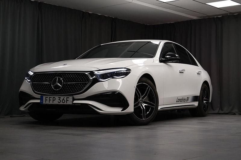Vit Begagnad 2025 Mercedes E220 Premium Sedan | 739 000 kr - Bild 1/4