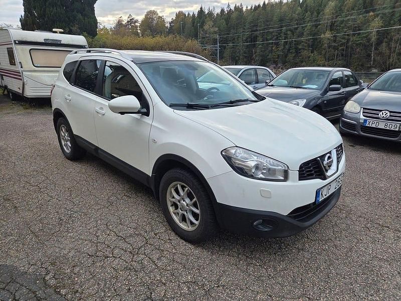 Vit Begagnad 2012 Nissan Qashqai +2 SUV | 59 900 kr (Marknadspris) - Bild 1/4