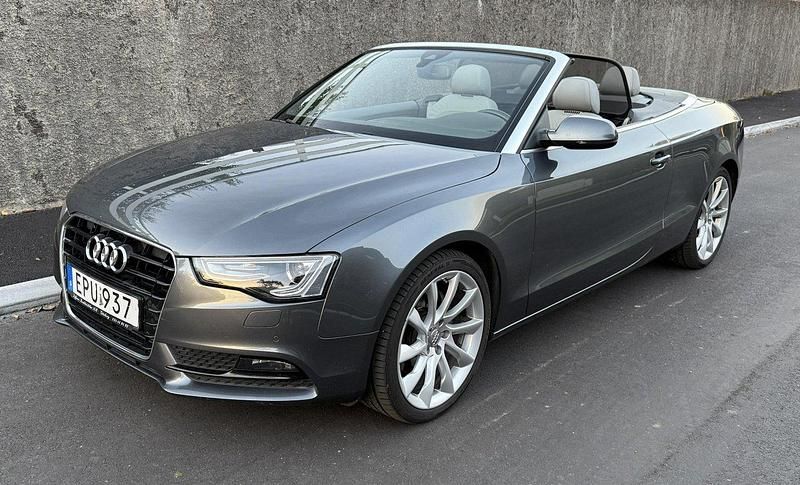 Grå Begagnad 2014 Audi A5 Cabriolet Comfort Cab | 195 000 kr (Marknadspris) - Bild 1/4