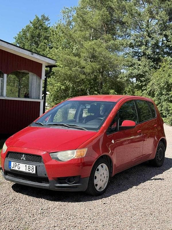 Röd Begagnad 2009 Mitsubishi Colt Halvkombi | 16 500 kr (Superpris) - Bild 1/4