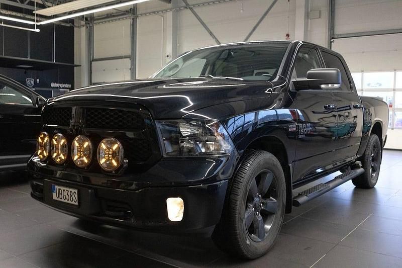 Begagnad Dodge Ram 394 HK (289 kW) 2021 Svart