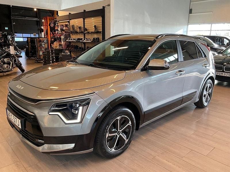 Grå Begagnad 2023 Kia Niro SUV | 298 000 kr (Bra pris) - Bild 1/4