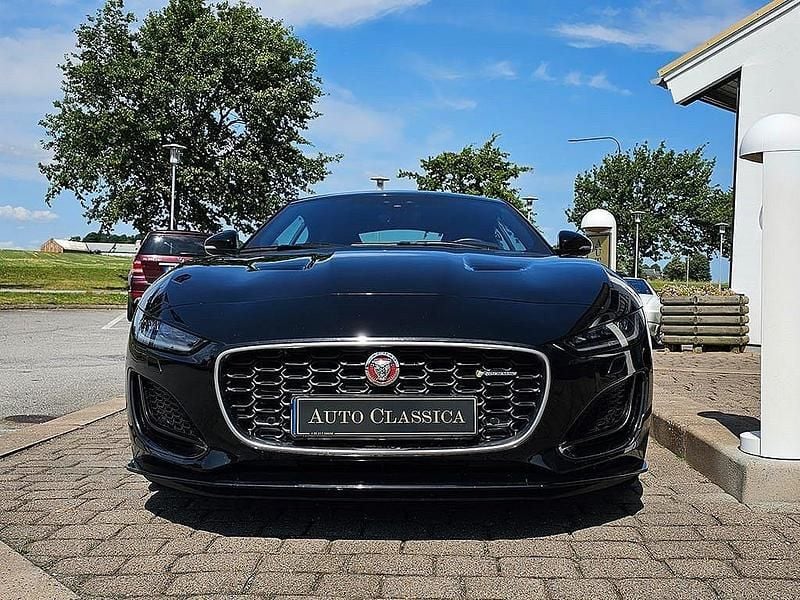 Begagnad Jaguar F-Type R-Dynamic 451 HK (331 kW) 2020 Santorini black Sportkupé
