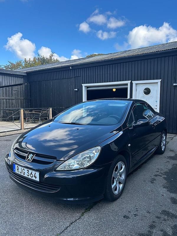 Begagnad Peugeot 307 CC 109 HK (80 kW) 2004 Svart Cab