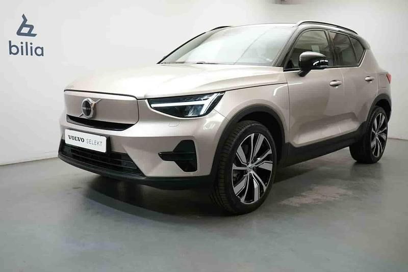 Grå Begagnad 2023 Volvo XC40 Single Motor SUV | 359 900 kr - Bild 1/1