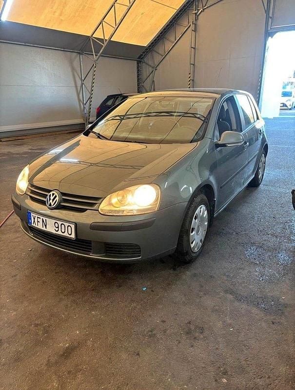 Grön Begagnad 2006 VW Golf V Trendline Halvkombi | 24 900 kr (Bra pris) - Bild 1/4