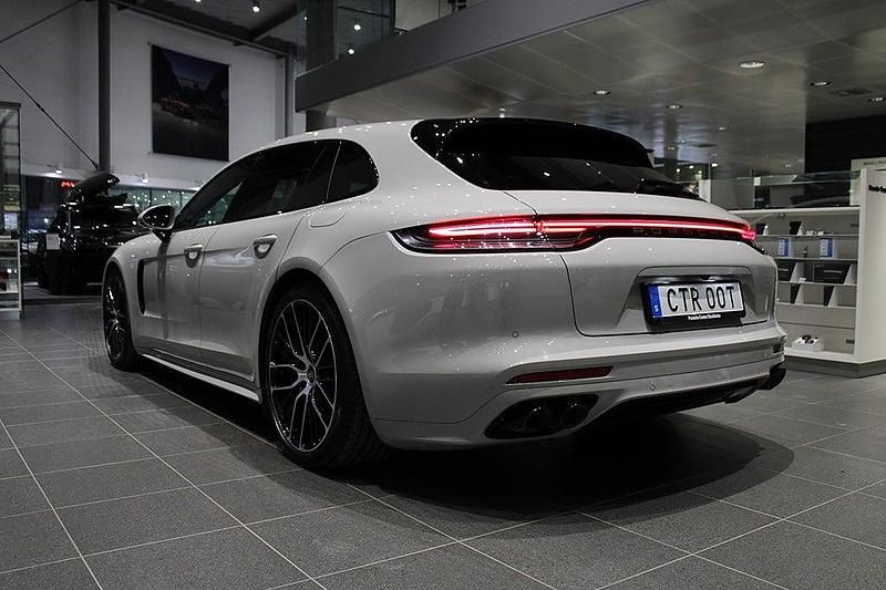Begagnad Porsche Panamera Platinum Edition 330 HK (242 kW) 2023 Ljusgrå Kombi