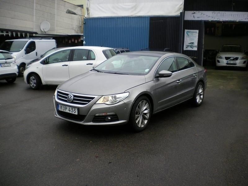 Brun Begagnad 2011 VW Passat Sportkupé | 57 000 kr (Superpris) - Bild 1/4