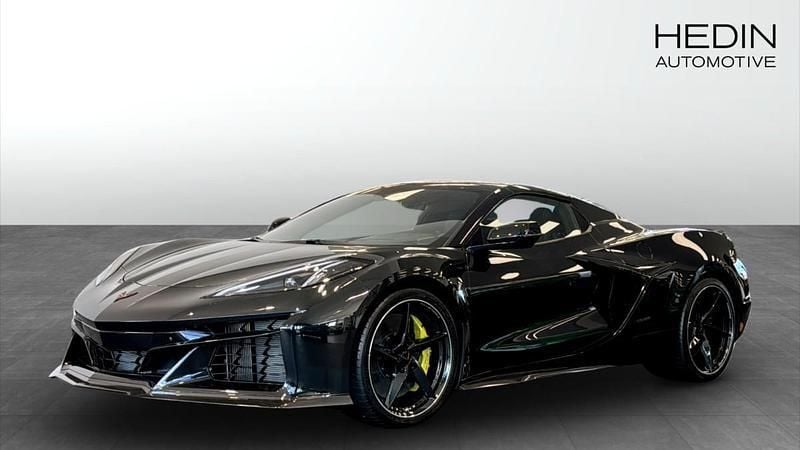 Svart (black) Ny 2024 Chevrolet Corvette E-Ray Cab | 2 355 940 kr - Bild 1/4