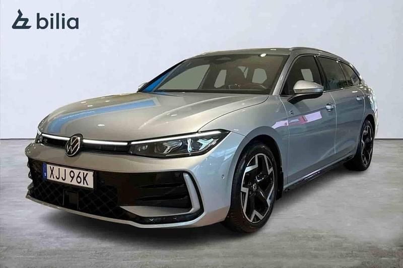 Silver Begagnad 2025 VW Passat Kombi | 419 900 kr - Bild 1/1