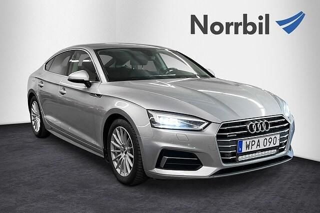 Silver Begagnad 2017 Audi A5 Sportback Sport Halvkombi | 229 000 kr (Marknadspris) - Bild 1/4