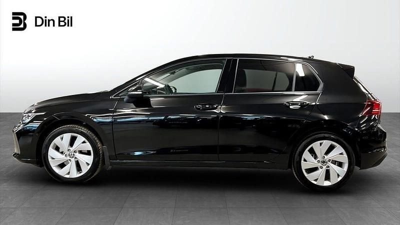 Begagnad VW Golf VIII 150 HK (110 kW) 2025 Grenadilla black metallic Halvkombi