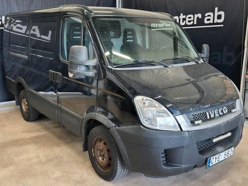 Svart Begagnad 2012 Iveco Daily Van | 64 900 kr - Bild 1/4
