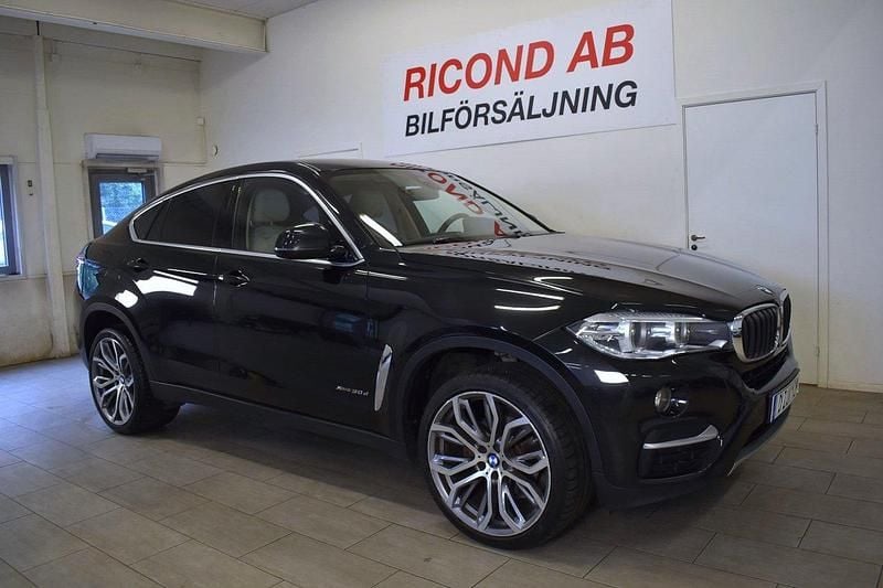 Svart (safir svartmet) Begagnad 2014 BMW X6 Sport Line SUV | 324 900 kr (Marknadspris) - Bild 1/4