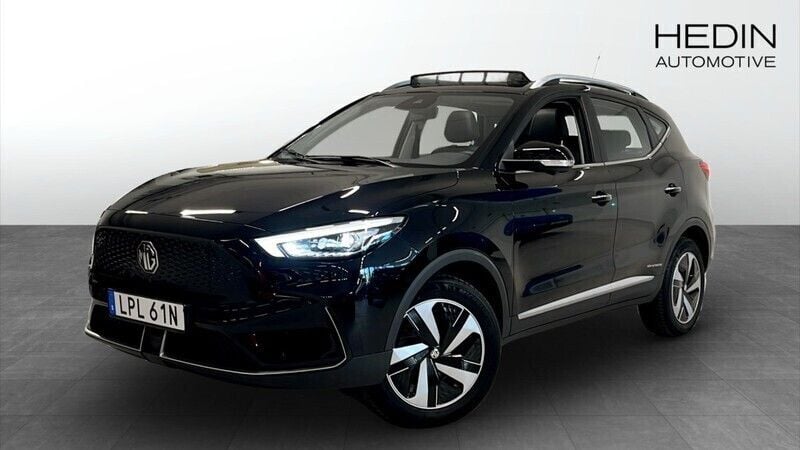 Svart (black) Begagnad 2022 MG ZS Luxury Sedan | 244 900 kr (Bra pris) - Bild 1/4