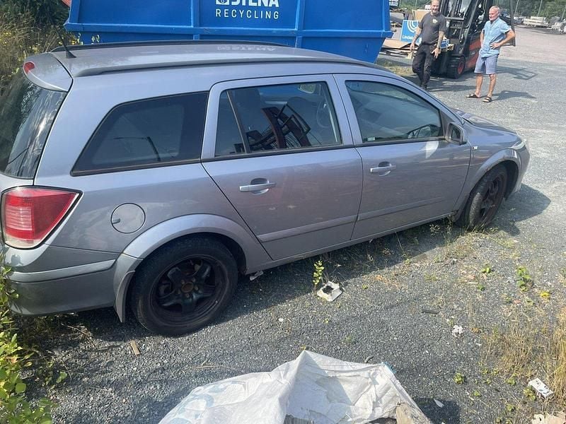 Grå Begagnad 2006 Opel Astra Kombi | 14 000 kr (Superpris) - Bild 1/4