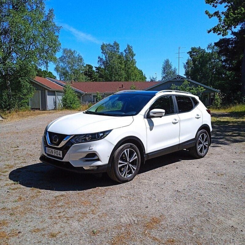 Vit Begagnad 2017 Nissan Qashqai SUV | 162 000 kr (Dyr) - Bild 1/4