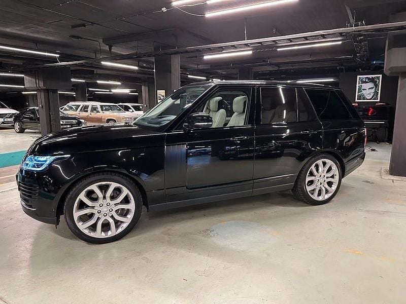 Begagnad Land Rover Range Rover 400 HK (294 kW) 2019 Santorini black SUV