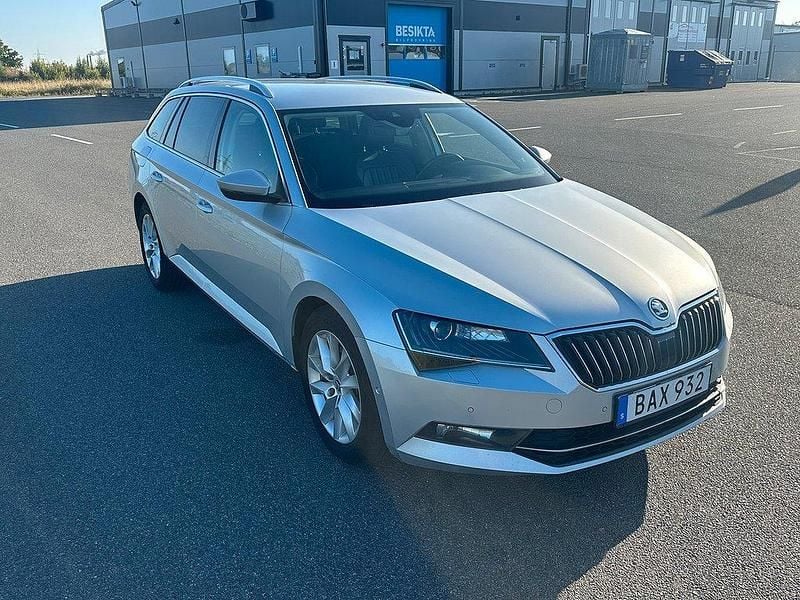 Silver Begagnad 2018 Skoda Superb Business Line Kombi | 87 000 kr - Bild 1/4