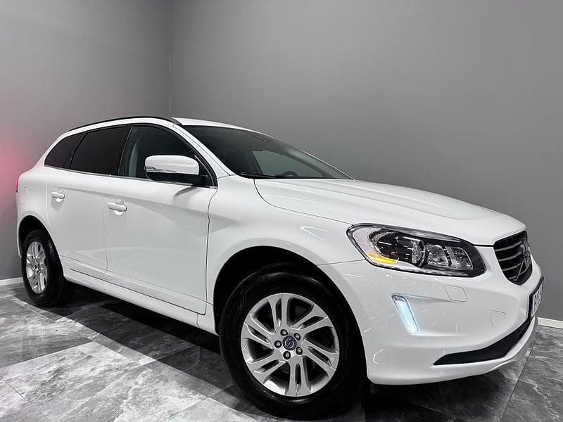 Vit Begagnad 2013 Volvo XC60 SUV | 179 900 kr (Lite dyr) - Bild 1/4