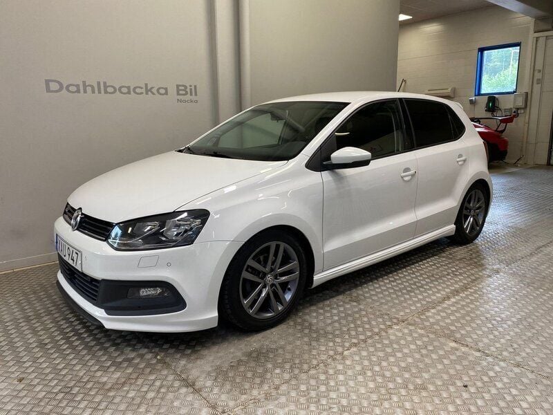 Vit Begagnad 2017 VW Polo R-line Halvkombi | 115 000 kr (Lite dyr) - Bild 1/4