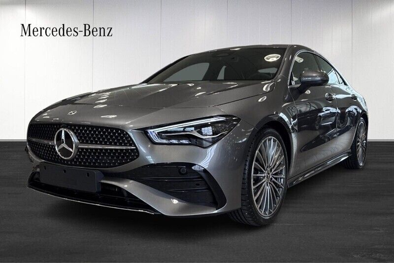 Ny 2025 Mercedes CLA200 AMG line Sportkupé | 460 900 kr (Lite dyr) - Bild 1/4