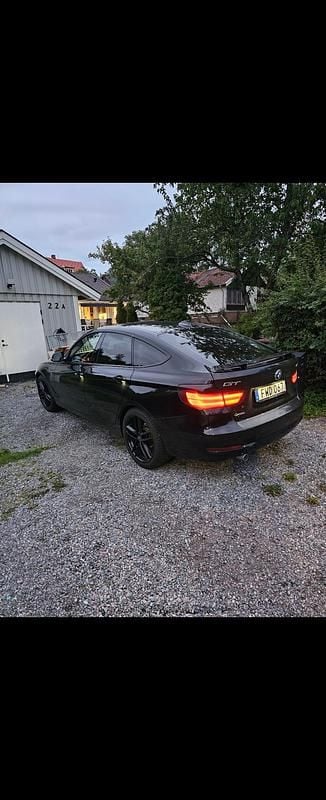 Begagnad 2015 BMW 320 Gran Turismo Halvkombi | 129 000 kr (Bra pris) - Bild 1/1