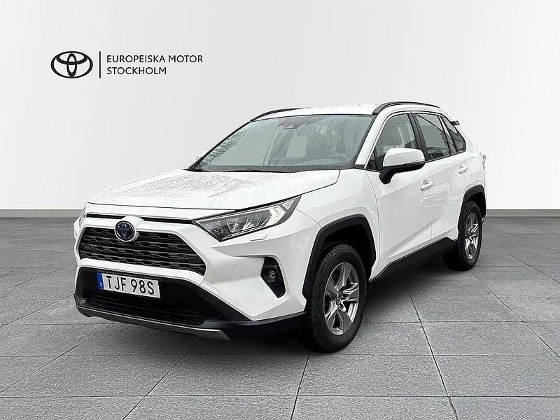 Vit Begagnad 2022 Toyota RAV4 Hybrid Active SUV | 358 900 kr (Marknadspris) - Bild 1/4